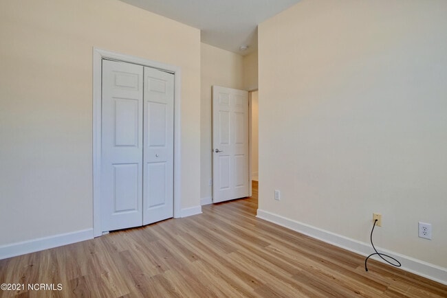 Building Photo - 1302 Suncrest Way
