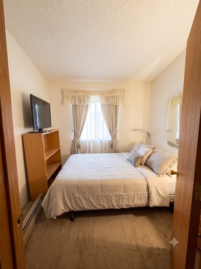 Building Photo - 686-800 Bamboo Way - Susanville