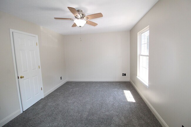 Building Photo - 2 bedroom 2.5 bathroom townhome for rent! ...