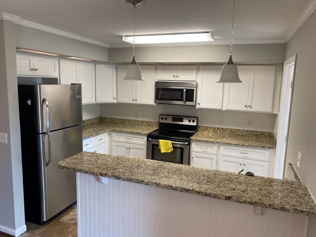 Building Photo - 304 75th Ave N