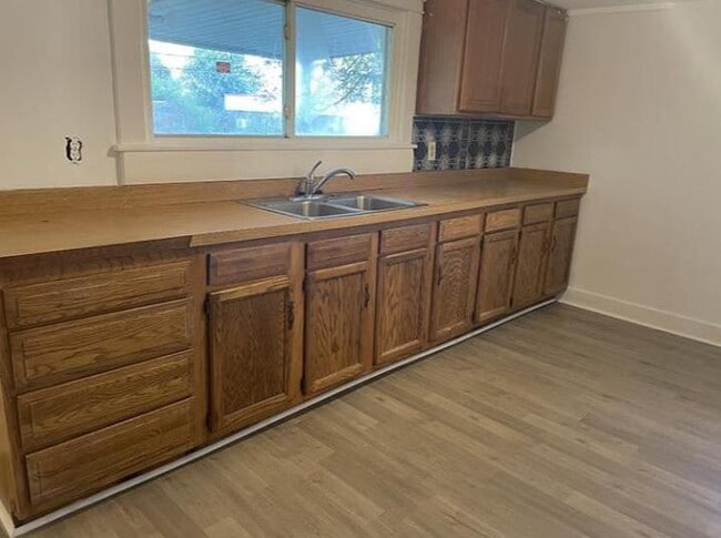 Kitchen - 1107 Central Ave