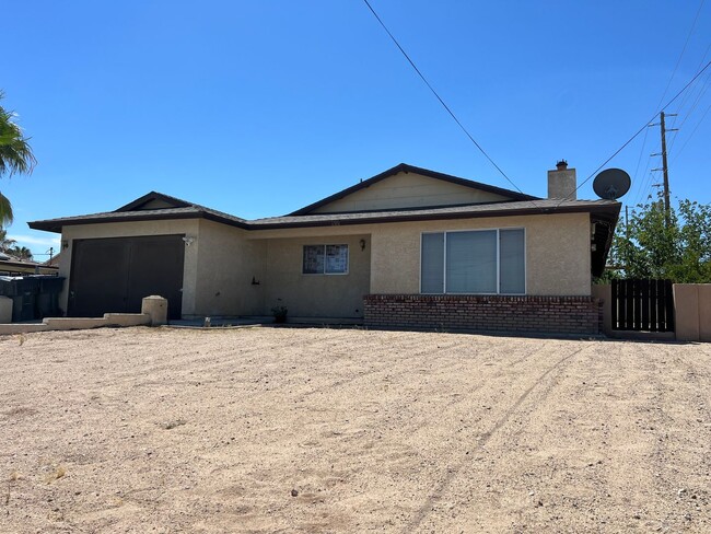 Building Photo - ** PRICE REDUCED** 3 Bedroom 2 Bathroom Ho...