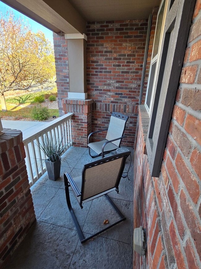 Building Photo - Beautiful and Expansive 4 Bed 3 Bath SFR by Buckley AFB