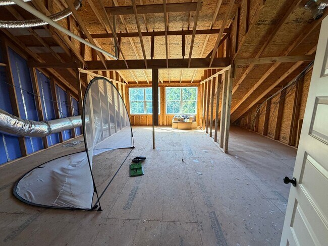 Building Photo - End Unit 3 Bedroom Townhome in Auburn