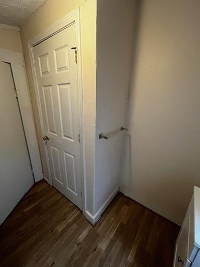 Building Photo - Charming 1 Bed, 1 Bath Home!