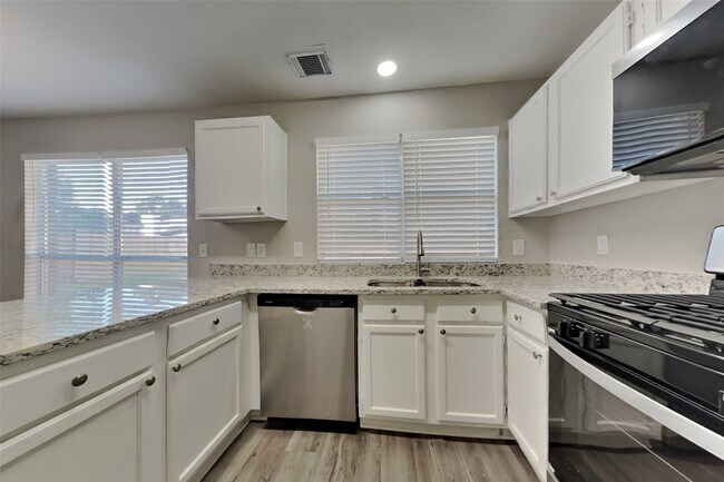 Building Photo - 19123 Oakway Dr