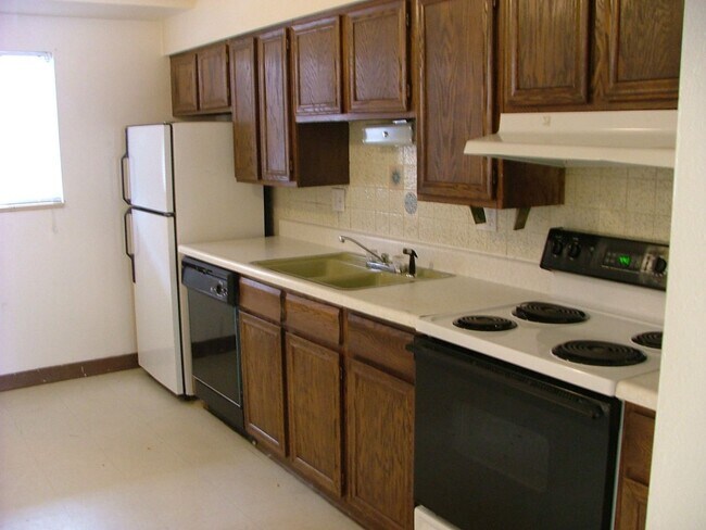 Building Photo - Spacious Garden-Level 2 Bed Near Downtown ...