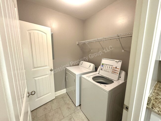 Building Photo - 4BD/4.5BA FOR RENT