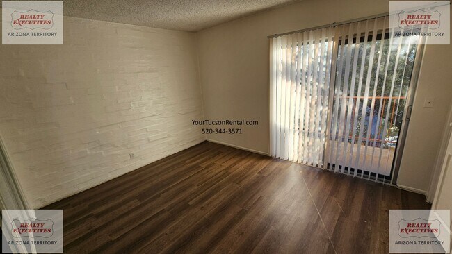 Building Photo - Fort Lowell & Campbell area Condo - 2 Bedrooms & 1.5 Bathrooms