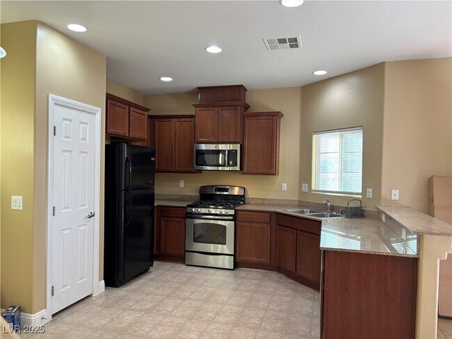 Building Photo - 9473 Alma Ridge Ave