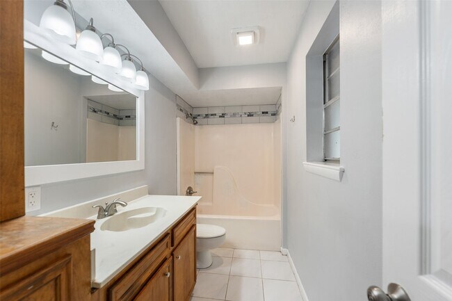 Building Photo - 11673 Robin Ln