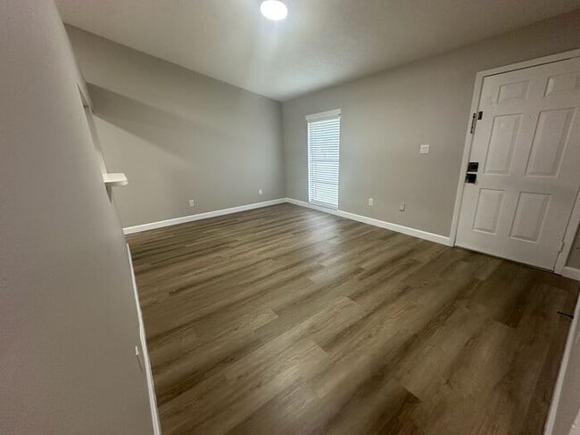 Building Photo - Charming 1/2 duplex in the heart of Orlando