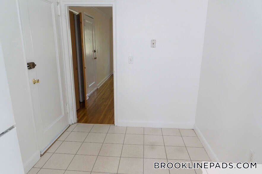 Building Photo - 84 St Paul St