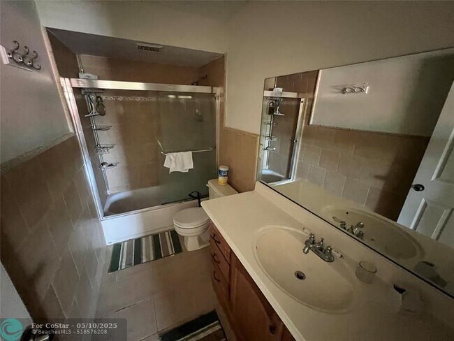 Building Photo - 22775-22766 SW 66th Ave
