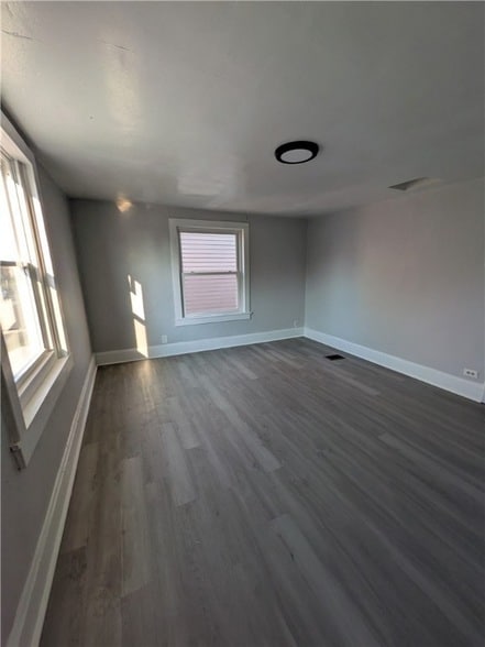 Building Photo - 241 E 18th Ave