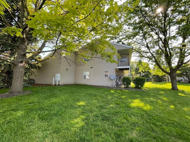 Building Photo - 527 E Shag Bark Ln