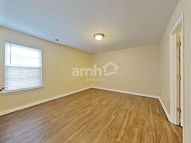 Building Photo - 1039 Vanguard Dr