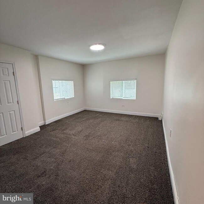 Building Photo - 862 Birch Trail