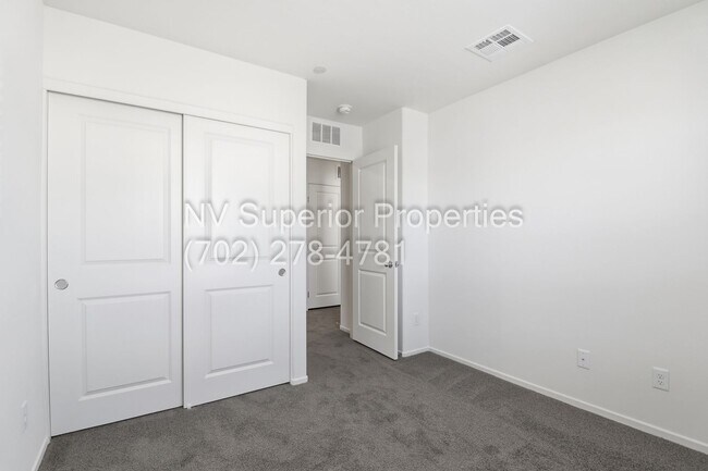 Building Photo - Aliante!! Never lived in!!! Gated!! Community Pool!!! Playground!! 2 Car Garage!! Tankless Hot wa...