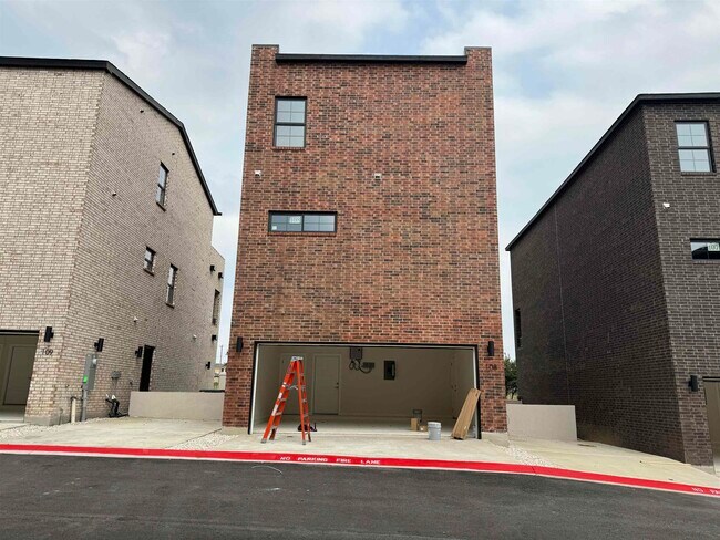 Building Photo - 210 Veracruz Dr