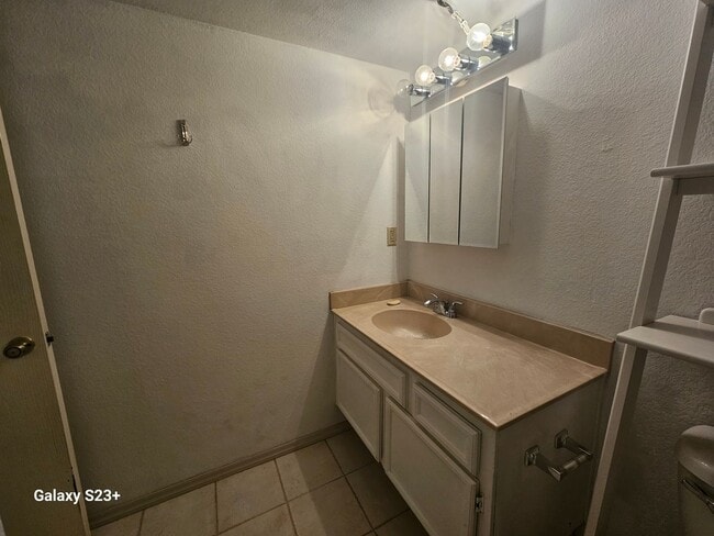 Building Photo - Prime Palm Springs living in the gated community of Rancho El Mirador