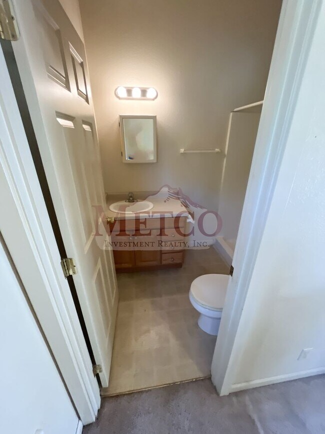 Building Photo - 15401