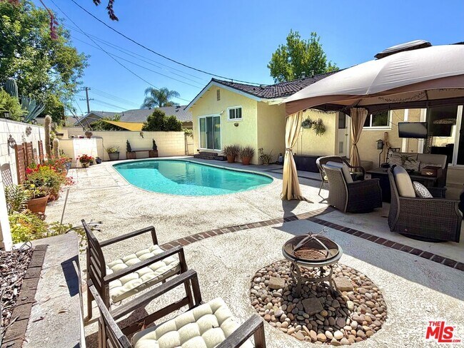 Building Photo - 6127 Lockhurst Dr