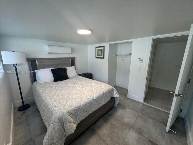 Building Photo - 1904 SW 28th St