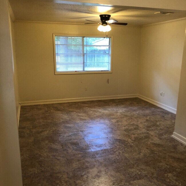 Building Photo - Great Home for Rent NE Jax, near soccer fields - quiet neighborhood, great for family