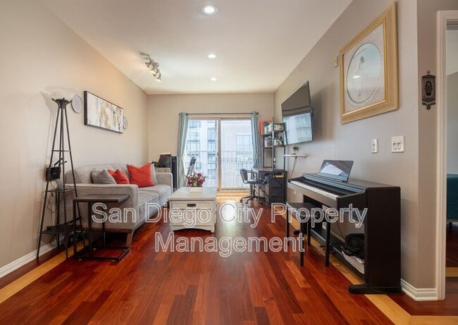 Building Photo - 450 J St