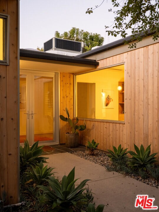 Building Photo - 13025 Addison St