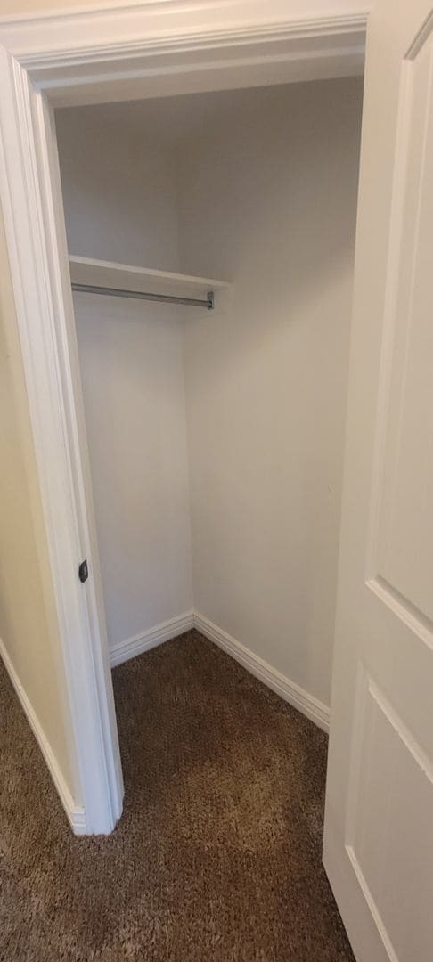 Building Photo - 3 bed, 1.5 bath End Unit in The Meadows To...