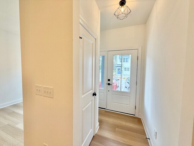 Building Photo - Newly Built 4BD, 3.5BA Northeast Raleigh Townhome in a Great Location