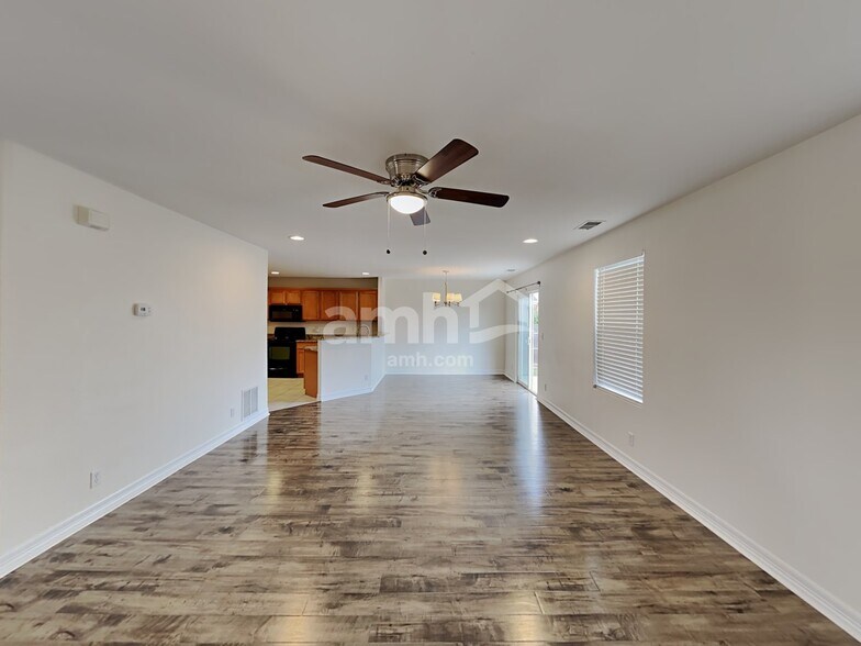 Building Photo - 6078 E 137th Ave