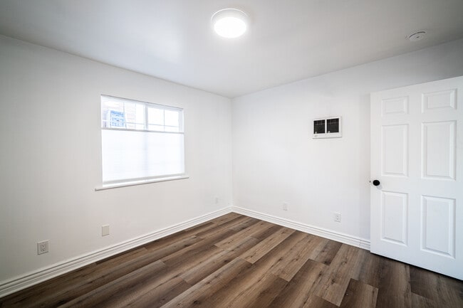 Building Photo - 2718 Alsace Ave