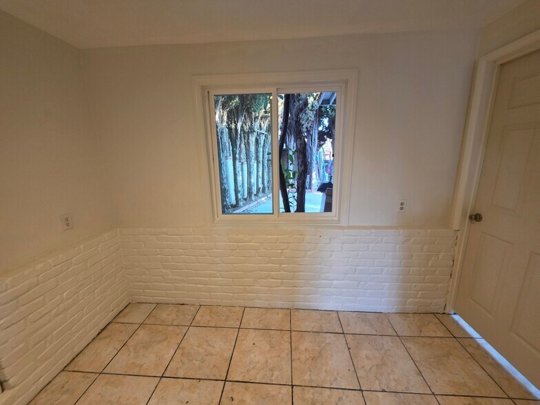 Building Photo - 1318 W 119th St