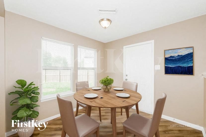 Building Photo - 10830 Clear Spring Dr