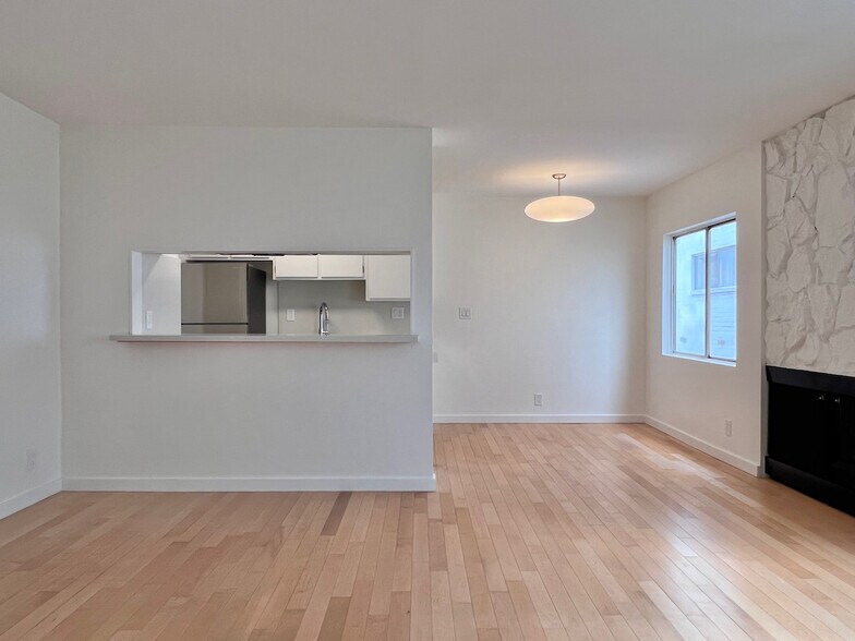 Building Photo - 11639 Chenault St