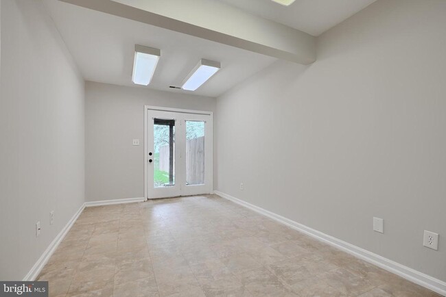 Building Photo - 733 Reedy Cir