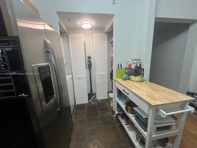 Building Photo - 31 Southeast 5th Street Apt #2310, Miami, ...