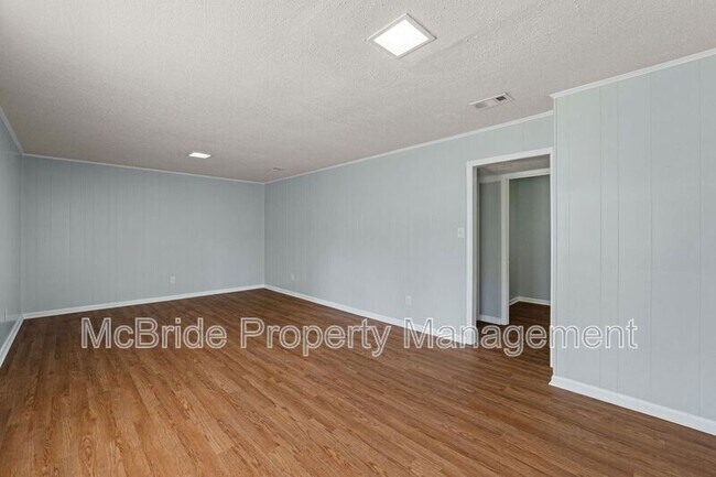 Building Photo - 293 Twin Pines Dr