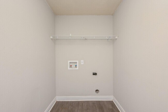 Building Photo - 654 Territory Ln