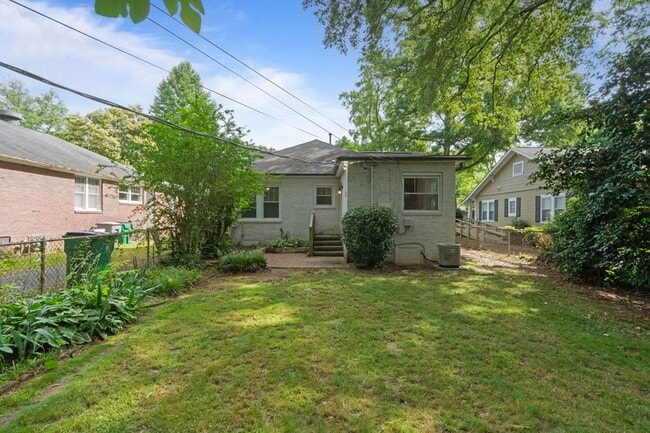 Building Photo - 2130 Chesterfield Ave