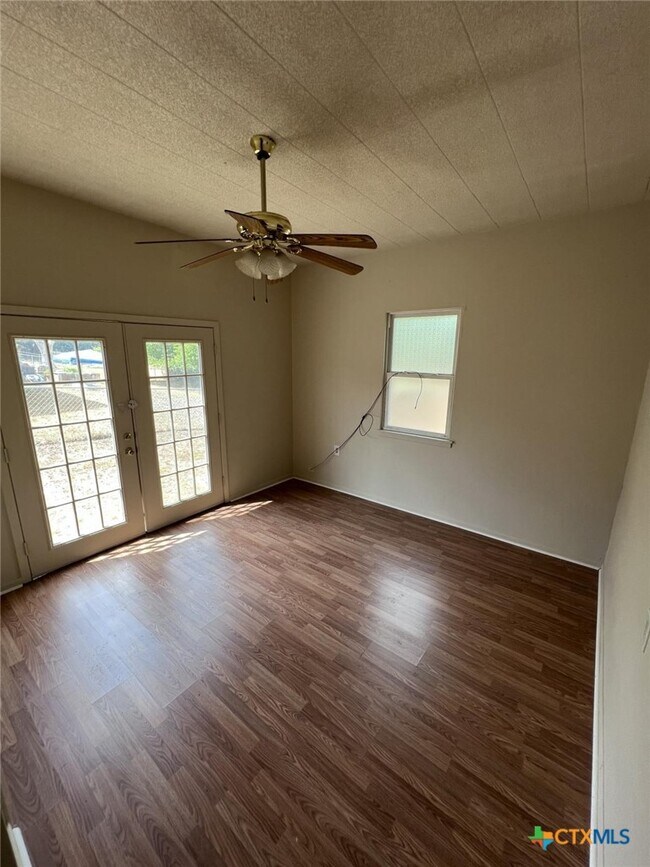 Building Photo - 2104 Terrace Dr