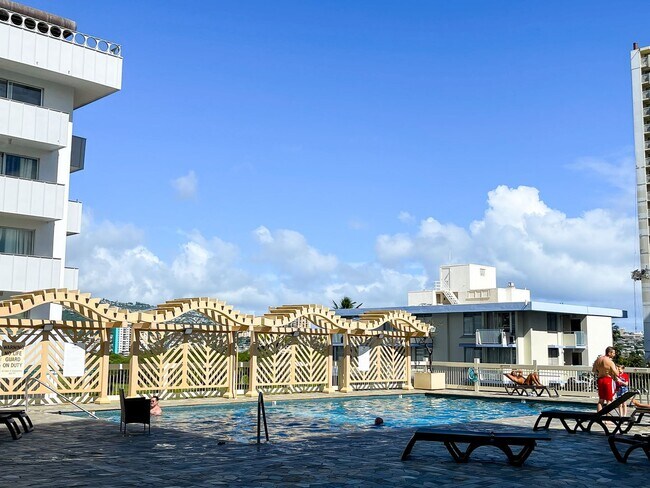 Building Photo - Fully Furnished Studio! Waikiki!