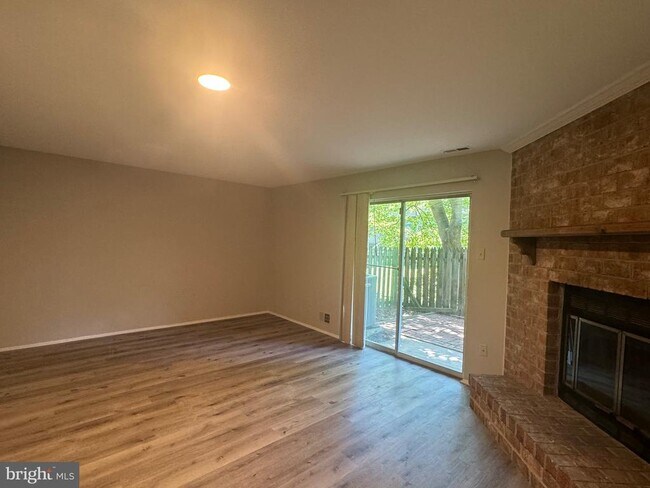 Building Photo - 9728 Summer Park Ct