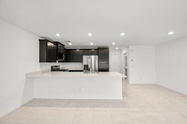 Building Photo - Gated 2025 Lennar Townhome | 3 Bed | 2-Car Garage