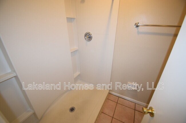 Building Photo - 1204 Honeytree Ln W