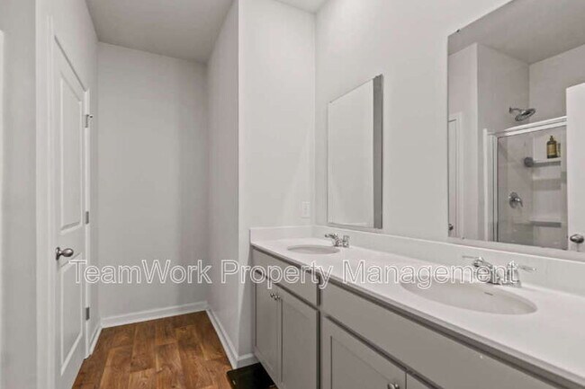 Building Photo - 643 Silver Spruce St
