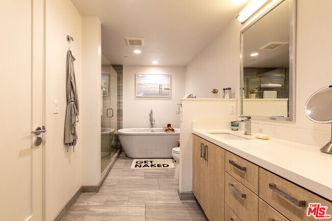 Building Photo - 4240 Laurel Canyon Blvd